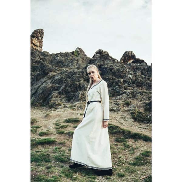 Brigida Viking Dress - Traditional Norse Clothing - Wyrdraven - wyrdraven.co.uk