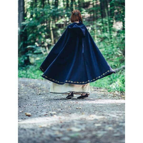 - Viking Cloaks - Viking Coats - Viking Wraps - Wyrdraven Cloaks - www.wyrdraven.co.uk