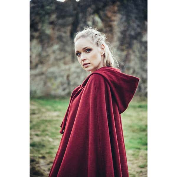 Wool Viking Cloak Red - Viking Cloaks - Viking Coats - Viking Wraps - Wyrdraven Cloaks - www.wyrdraven.co.uk