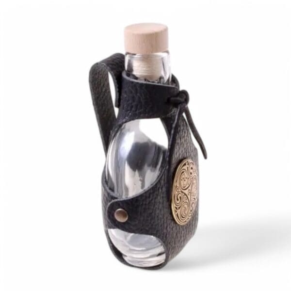 Glass Hip Flask With Conch - Wyrdraven Hip Flasks - www.wyrdraven.co.uk