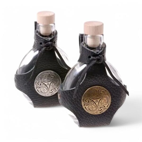 Glass Hip Flask With Conch - Wyrdraven Hip Flasks - www.wyrdraven.co.uk